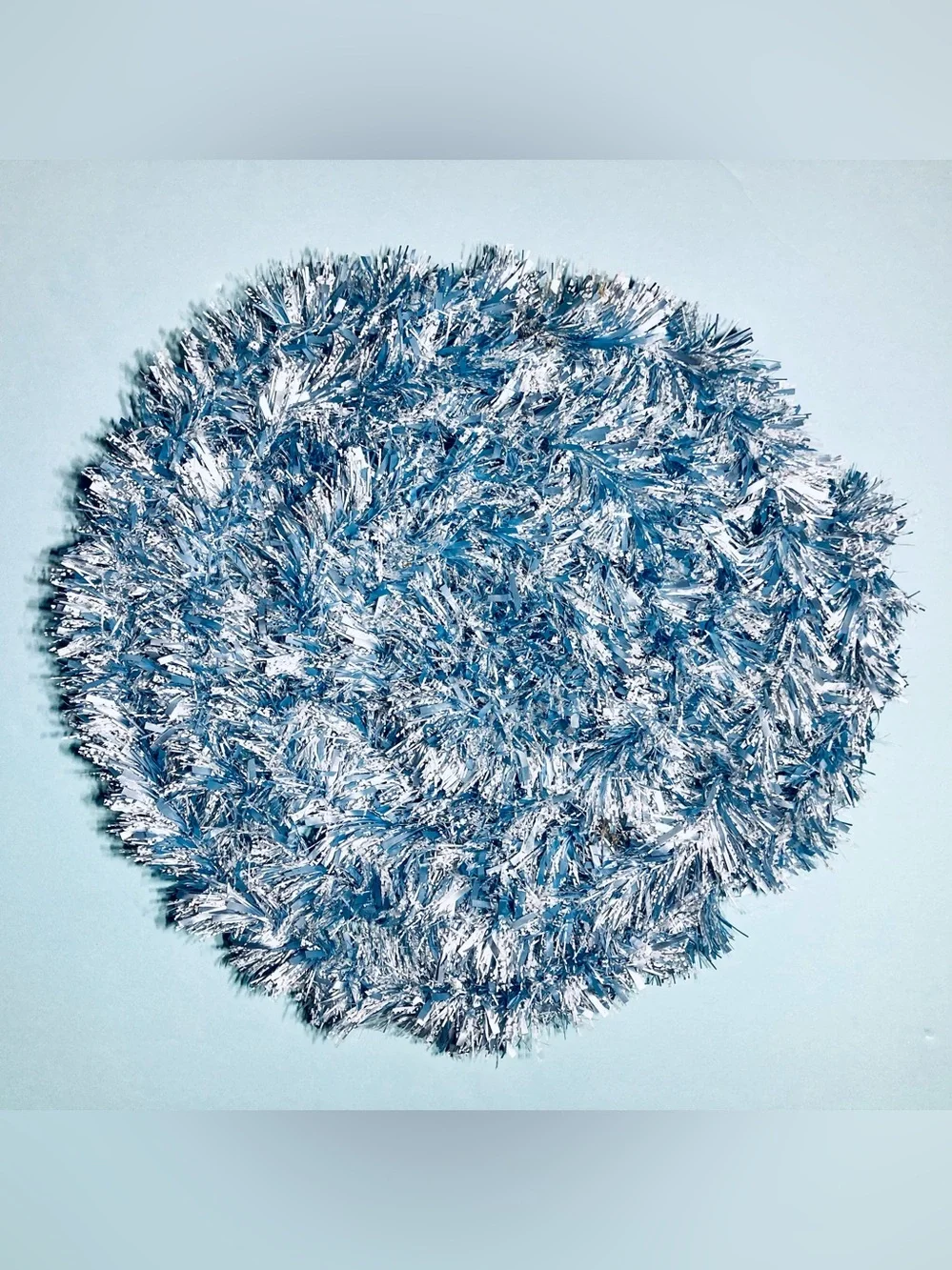 .• Tinsel Tree Garland in Pearly Light Blue & White Shimmer